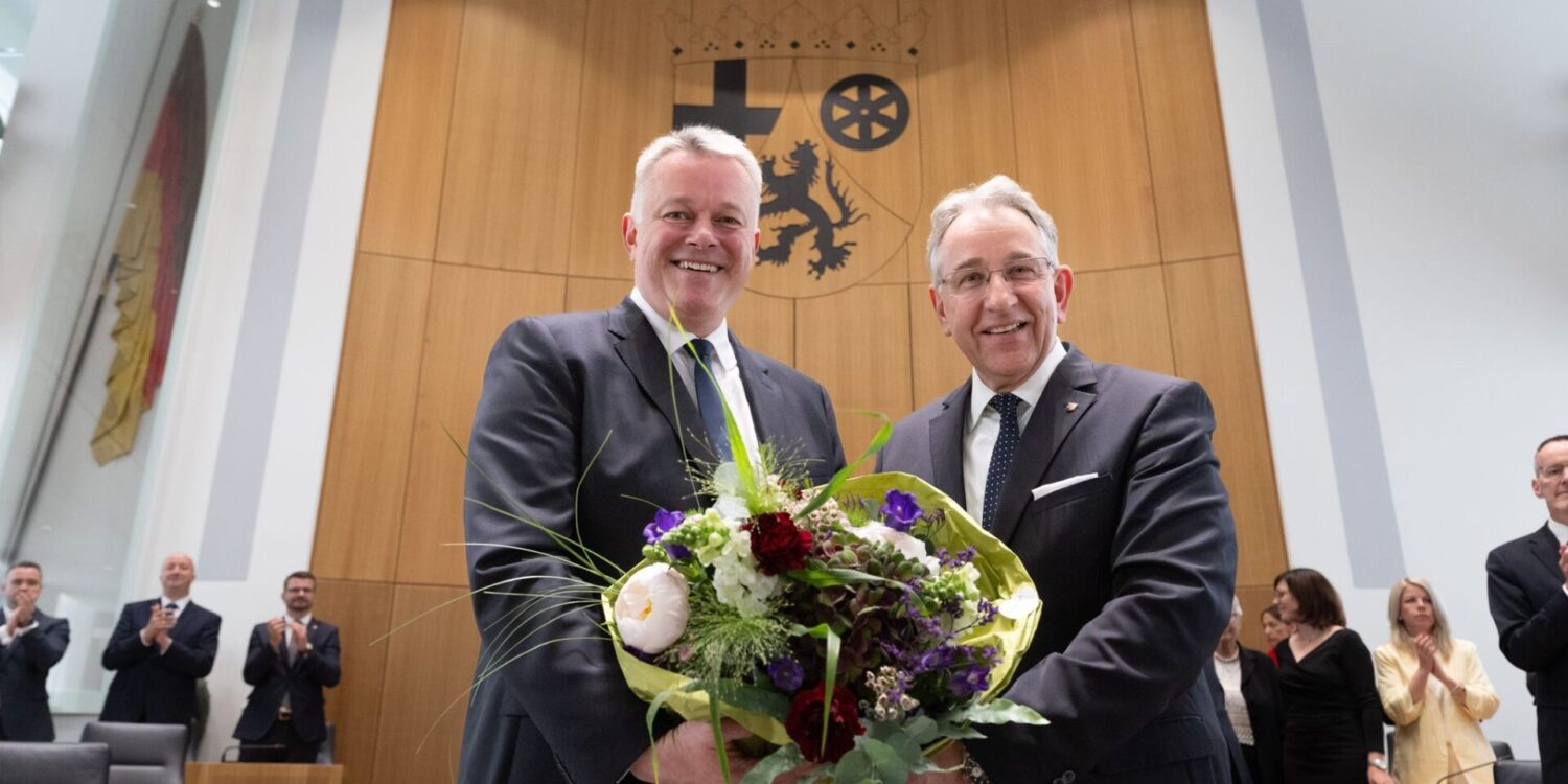 Die ersten Glückwünsche erhielt Schnieder von Landtagspräsident Lammert.