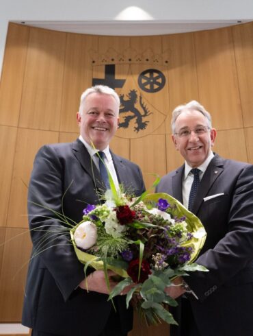 Die ersten Glückwünsche erhielt Schnieder von Landtagspräsident Lammert.