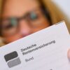 Während viele Deutsche derzeit vor dem 64. Lebensjahr aus dem Berufsleben ausscheiden, arbeiten Menschen in anderen Ländern oft bis weit über 67 hinaus.
