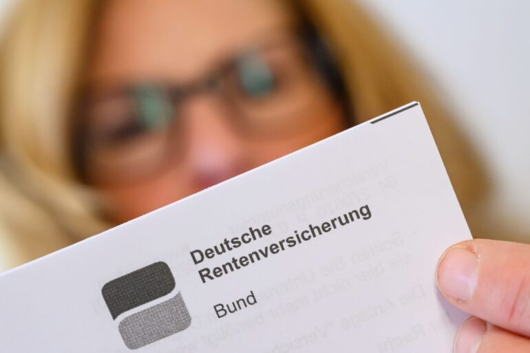 Während viele Deutsche derzeit vor dem 64. Lebensjahr aus dem Berufsleben ausscheiden, arbeiten Menschen in anderen Ländern oft bis weit über 67 hinaus.