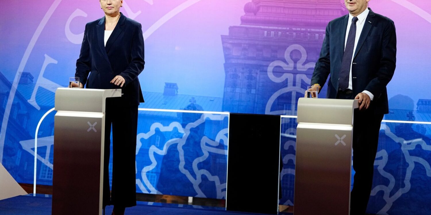 Mette Frederiksen (links) will Ministerpräsidentin in Dänemark bleiben. Doch ihr erster Versuch einer Regierungsbildung ist gescheitert. Jetzt versucht es ihr Herausforderer Troels Lund Poulsen (rechts). (Archivbild)