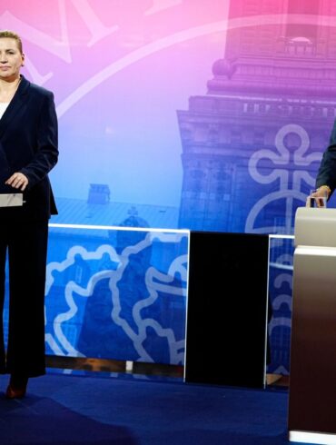 Mette Frederiksen (links) will Ministerpräsidentin in Dänemark bleiben. Doch ihr erster Versuch einer Regierungsbildung ist gescheitert. Jetzt versucht es ihr Herausforderer Troels Lund Poulsen (rechts). (Archivbild)