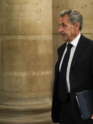Frankreichs Ex-Präsident Sarkozy droht eine lange Haftstrafe (Archivbild).