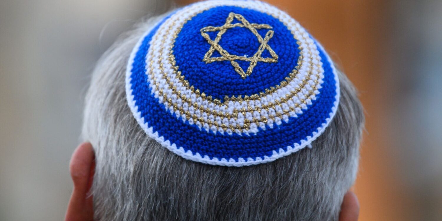 Einige Juden zeigen ihre Kippa nicht mehr in der Öffentlichkeit. (Archivbild)