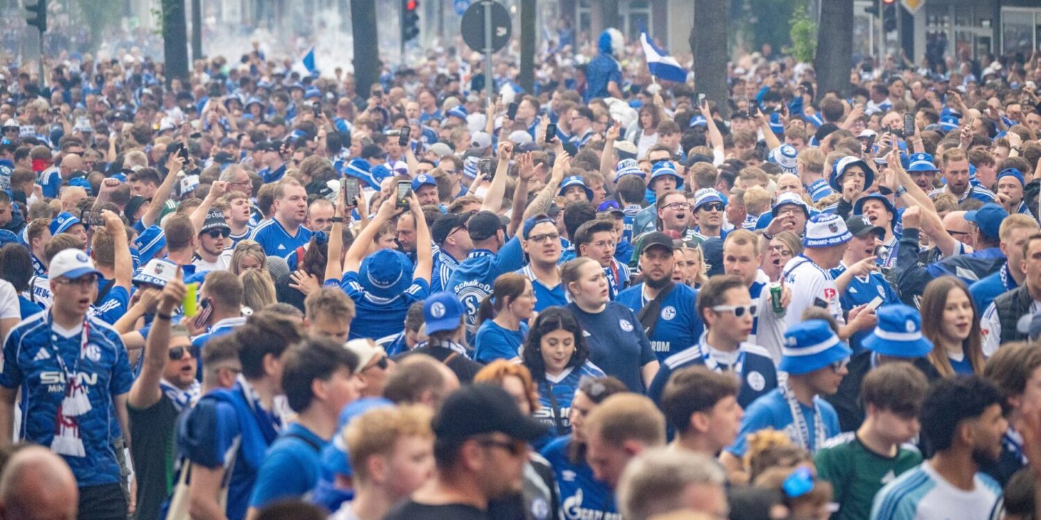 Schalke-Fanmarsch zum Stadion