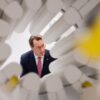 Hendrik Wüst (CDU), Ministerpräsident von Nordrhein-Westfalen, besucht im Stanislaw Sakiel Burn Treatment Center ein Spezial-CT für die Diagnostik von Verbrennungsopfern.