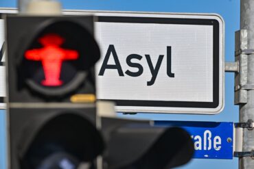 Welche Leistungen Asylbewerber bekommen, ist gesetzlich geregelt. (Archivbild)
