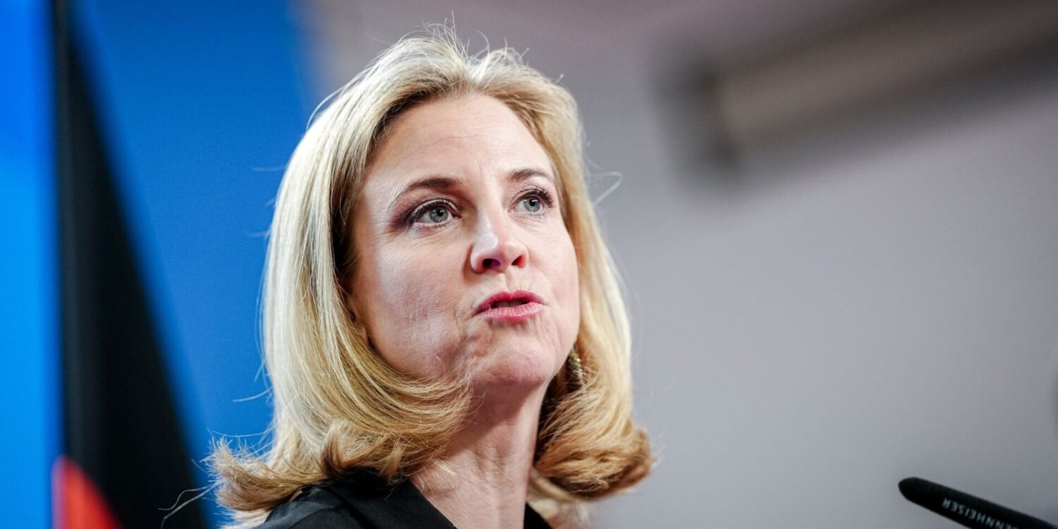 Außenministerin Meinl-Reisinger äußerte sich zu den Ausweisungen. (Archivbild)