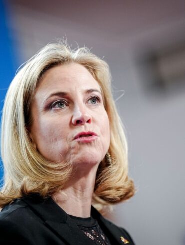 Außenministerin Meinl-Reisinger äußerte sich zu den Ausweisungen. (Archivbild)