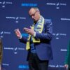 Der Kanzler zeigt sich in Würzburg selbstkritisch.