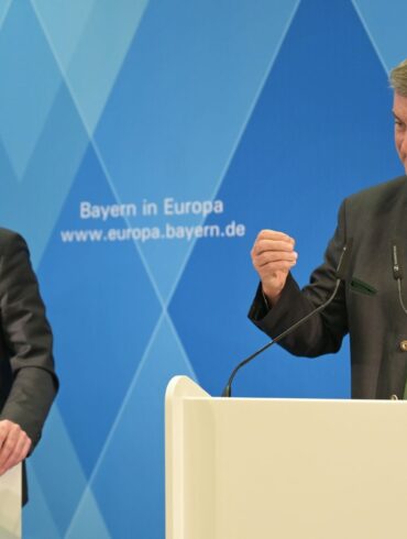 Der mögliche Abzug von US-Soldaten aus Bayern überschattet die Brüssel-Reise des bayerischen Kabinetts.