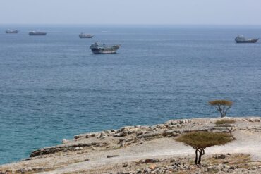 Das iranische zentrale iranische Militärkommando nannte die Kämpfe im Südlibanon sowie Israels Weigerung, sich aus der Region zurückzuziehen, als Gründe für die Schließung der Straße von Hormus.