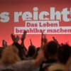 Die rund 500 Delegierten in Potsdam beraten bis Sonntag die Linie der Partei.
