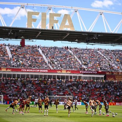 Die Spieler der deutschen Nationalmannschaft wärmen sich vor dem Spiel gegen die Elfenbeinküste auf.