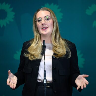 Die Regierung muss jetzt etwas für den Hitzeschutz tun, fordert die Grünen-Fraktionschefin Katharina Dröge. (Archivbild)