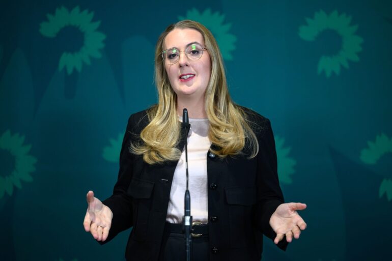 Die Regierung muss jetzt etwas für den Hitzeschutz tun, fordert die Grünen-Fraktionschefin Katharina Dröge. (Archivbild)