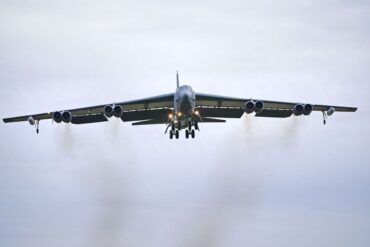 B-52-Bomer stürzt in Kalifornien ab. (Symbolbild)