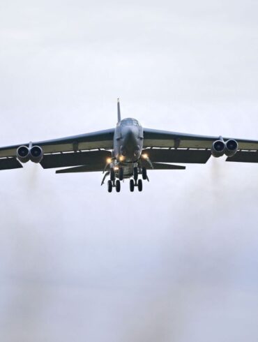 B-52-Bomer stürzt in Kalifornien ab. (Symbolbild)