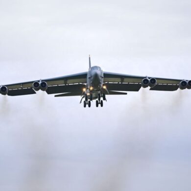 B-52-Bomer stürzt in Kalifornien ab. (Symbolbild)