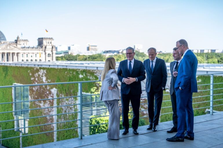 «Die Botschaft an Russland lautet: Die Ukraine bleibt stark», sagte Bundeskanzler Friedrich Merz beim Gipfeltreffen von Deutschland, Frankreich, Großbritannien, Italien und Polen - der sogenannten E5 - in Berlin.