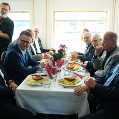 Es ist erst das zweite Mal, dass die Koalitionspartner zu einer SPD-Spargelfahrt eingeladen wurden,