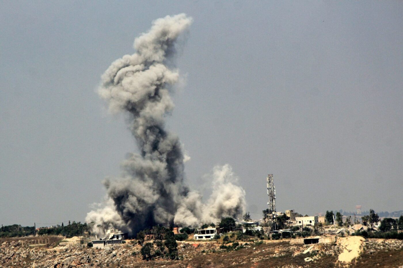 Allein am Sonntag zählten libanesische Medien rund 90 israelische Angriffe im Süden.