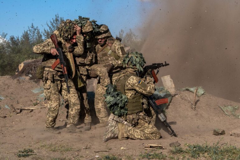 Ukrainische Männer sollen sich einem Einsatz im Krieg gegen Russland künftig schwerer entziehen können. (Archivbild)