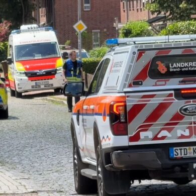 Die Polizei nahm zwei Menschen fest.