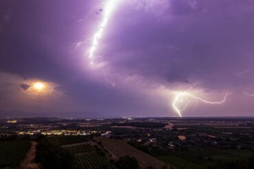 Auf die Gluthitze folgen Unwetter.