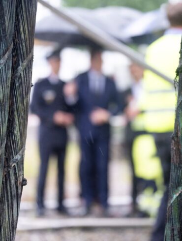 Das Feuer hat großen Schaden angerichtet.