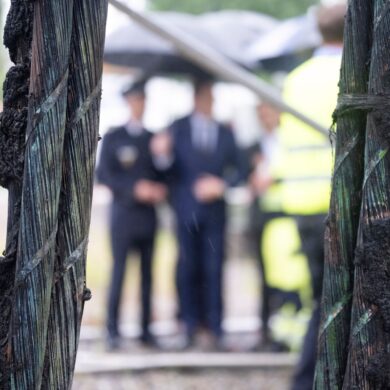 Das Feuer hat großen Schaden angerichtet.