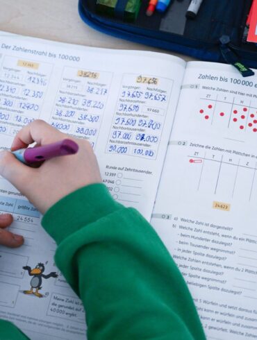 Lernen ist für einige Kinder in der Schule gar nicht so einfach. (Symbolbild)