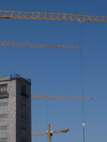 Der Stuttgarter Hauptbahnhof bleibt noch einige Jahre eine Baustelle - und wird wohl noch mal teurer.