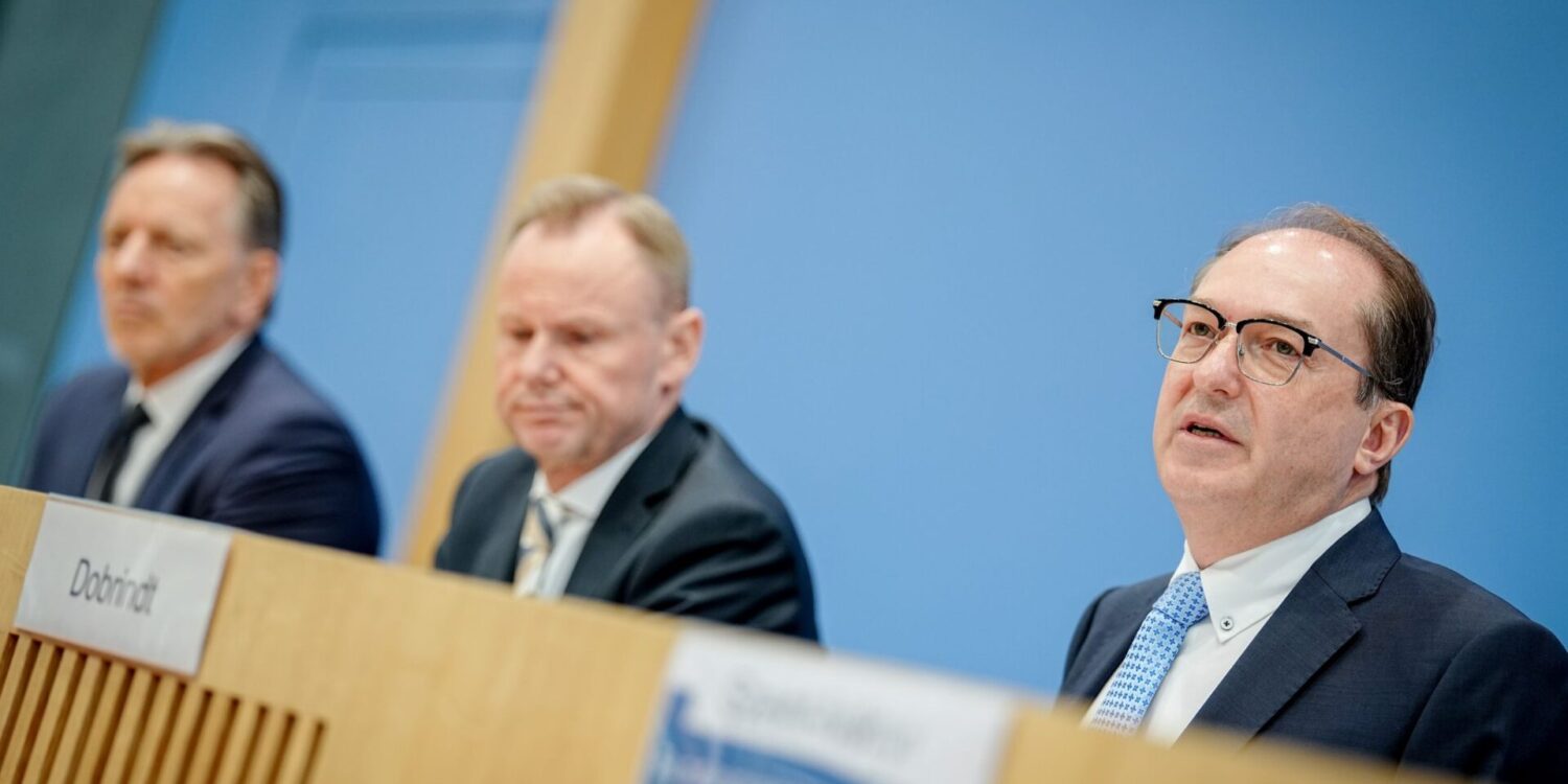 Vorsitzender der Innenministerkonferenz von Bund und Ländern ist aktuell Hamburgs Innensenator, Andy Grote (M). (Archivbild)