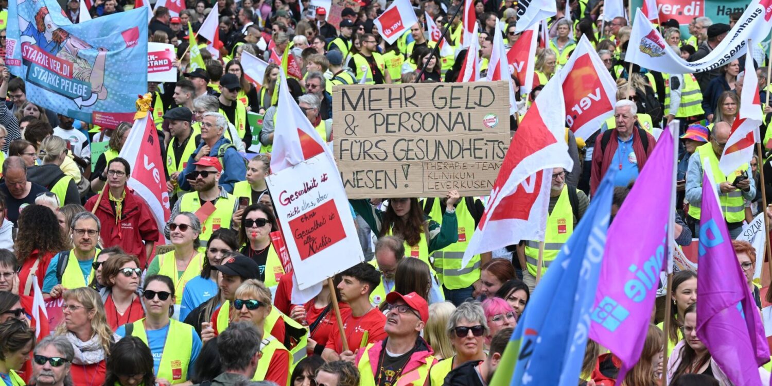 Laut Verdi nahmen 8.000 Menschen an der Demo teil.