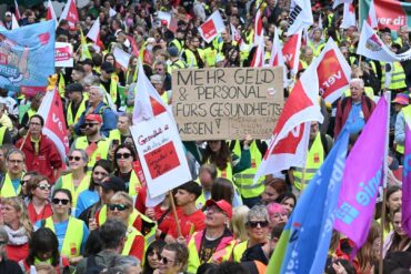Laut Verdi nahmen 8.000 Menschen an der Demo teil.