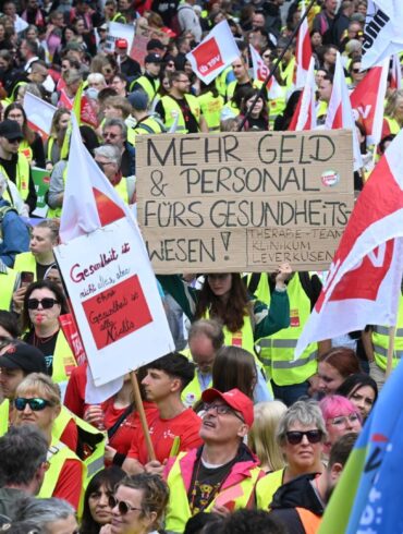 Laut Verdi nahmen 8.000 Menschen an der Demo teil.