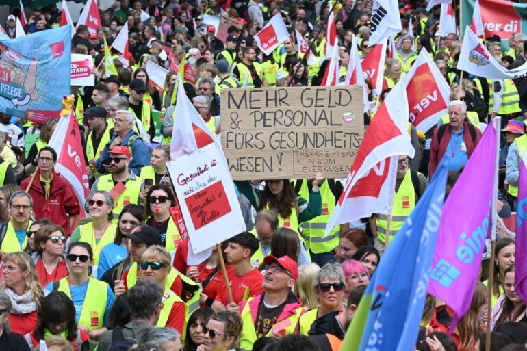 Laut Verdi nahmen 8.000 Menschen an der Demo teil.