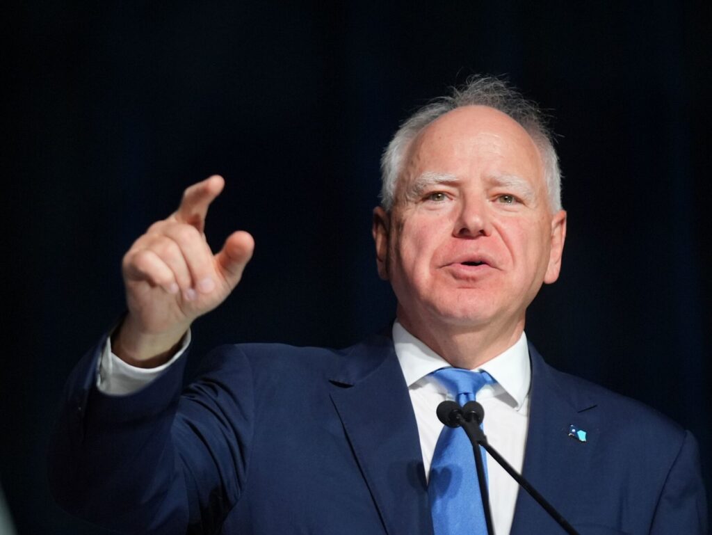 Minnesotas Gouverneur Walz bezeichnete die Entscheidung als Sieg für Rechtsstaat und Demokratie.