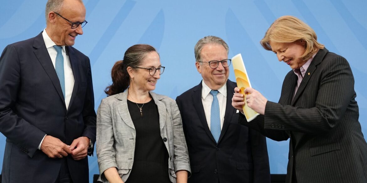 33 Vorschläge hat die Rentenkommission an die Bundesregierung übergeben.