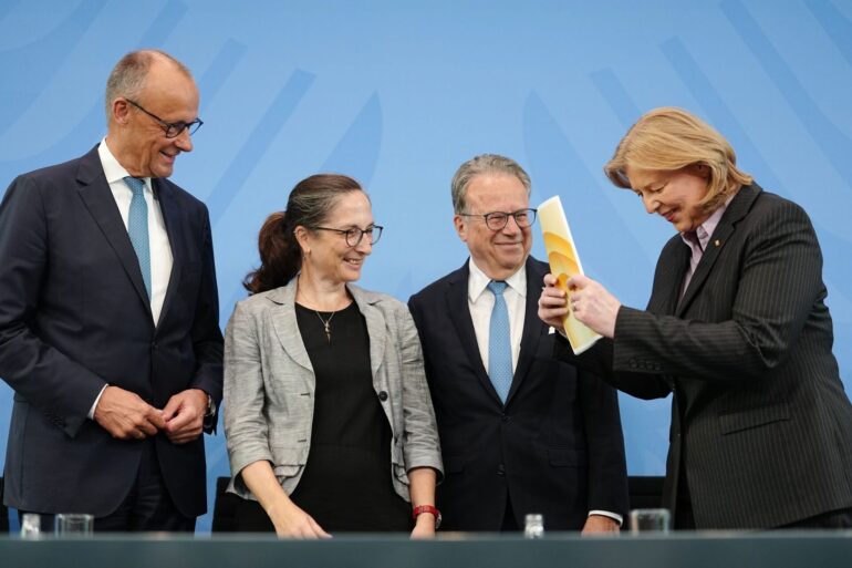 33 Vorschläge hat die Rentenkommission an die Bundesregierung übergeben.