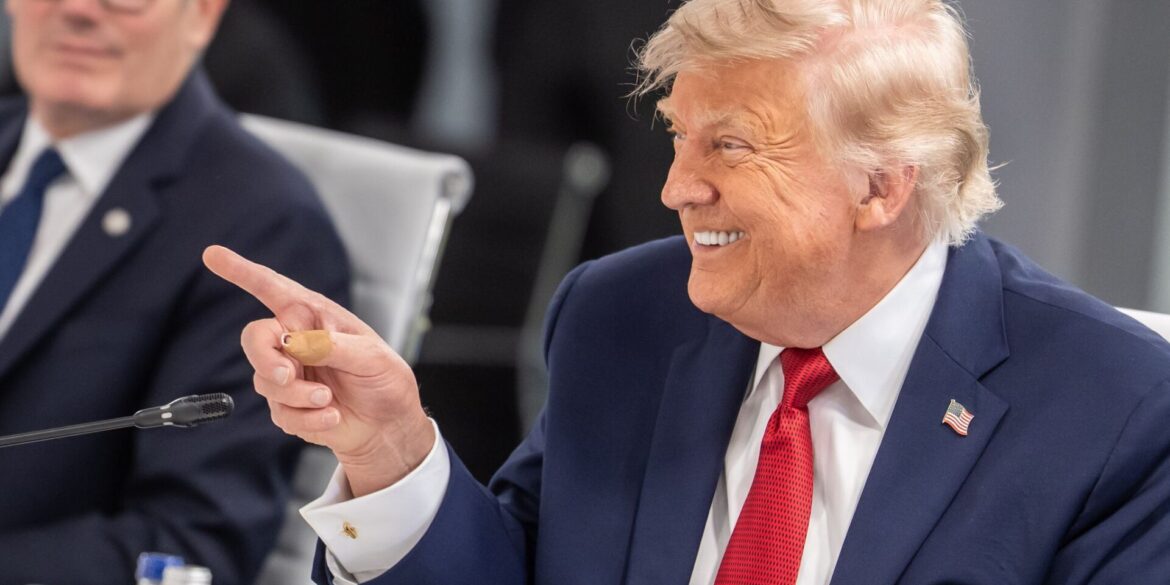 Präsident Trump deutet die Richtung an auf dem G7-Gipfel in Evian, Frankreich.