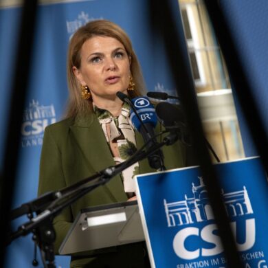 Die Pflegebevollmächtigte Katrin Staffler meint, «mit Klein-Klein» komme man angesichts der Pflege-Herausforderungen nicht weiter. (Archivbild)