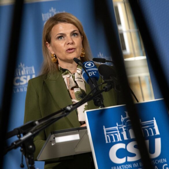 Die Pflegebevollmächtigte Katrin Staffler meint, «mit Klein-Klein» komme man angesichts der Pflege-Herausforderungen nicht weiter. (Archivbild)