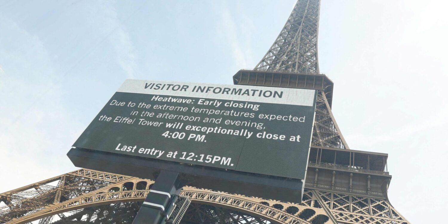 Paris: Hitzewelle trifft Wahrzeichen – Eiffelturm macht früher dicht, Ansage leuchtet auf XXL-Leinwand