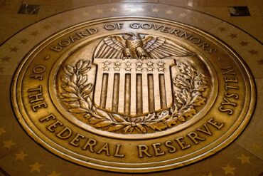 Die US-Notenbank hält den Leitzins stabil. (Archivbild)