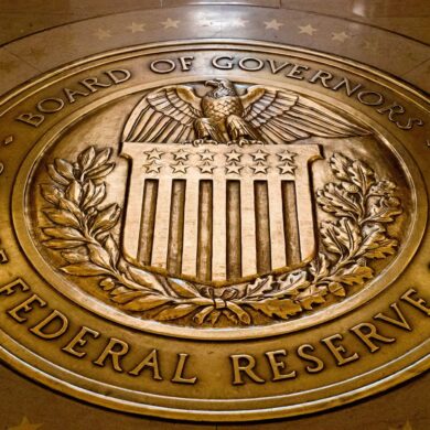 Die US-Notenbank hält den Leitzins stabil. (Archivbild)
