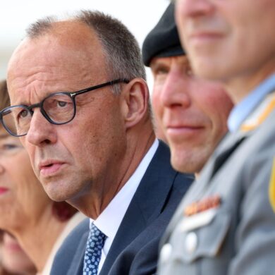 Konkrete Bedrohungen sind keine Fiktion, sondern bereits Alltag auch in Deutschland, warnt Bundeskanzler Friedrich Merz (CDU).