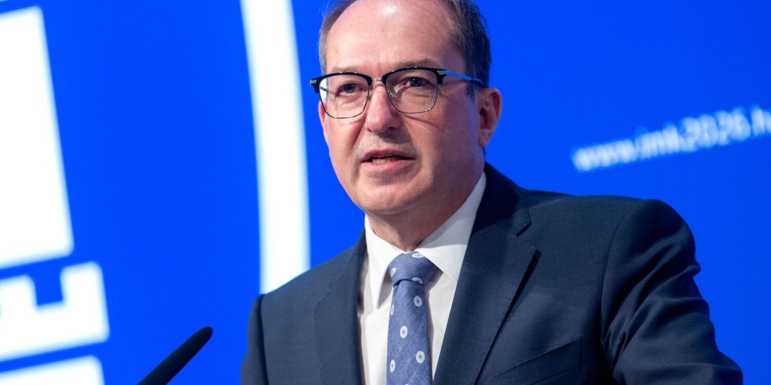 Bundesinnenminister Alexander Dobrindt (CSU) will deutlich mehr Abschiebungen nach Afghanistan. (Archivbild)
