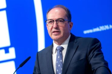 Bundesinnenminister Alexander Dobrindt (CSU) will deutlich mehr Abschiebungen nach Afghanistan. (Archivbild)
